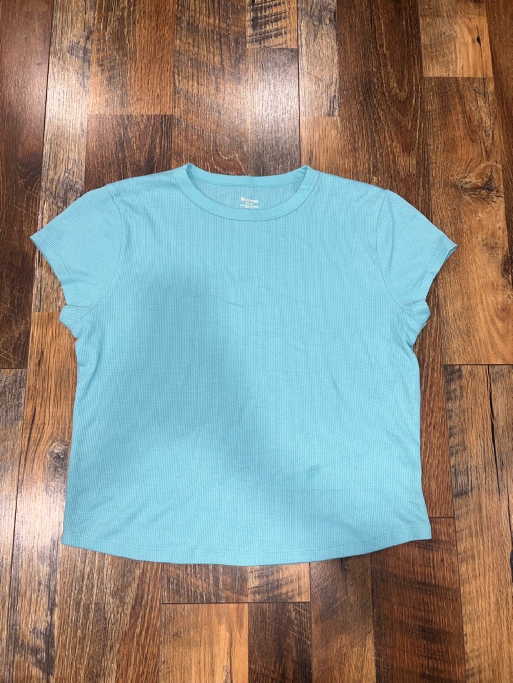 No Boundaries Women's Short Sleeve Crewneck Tee in Aqua